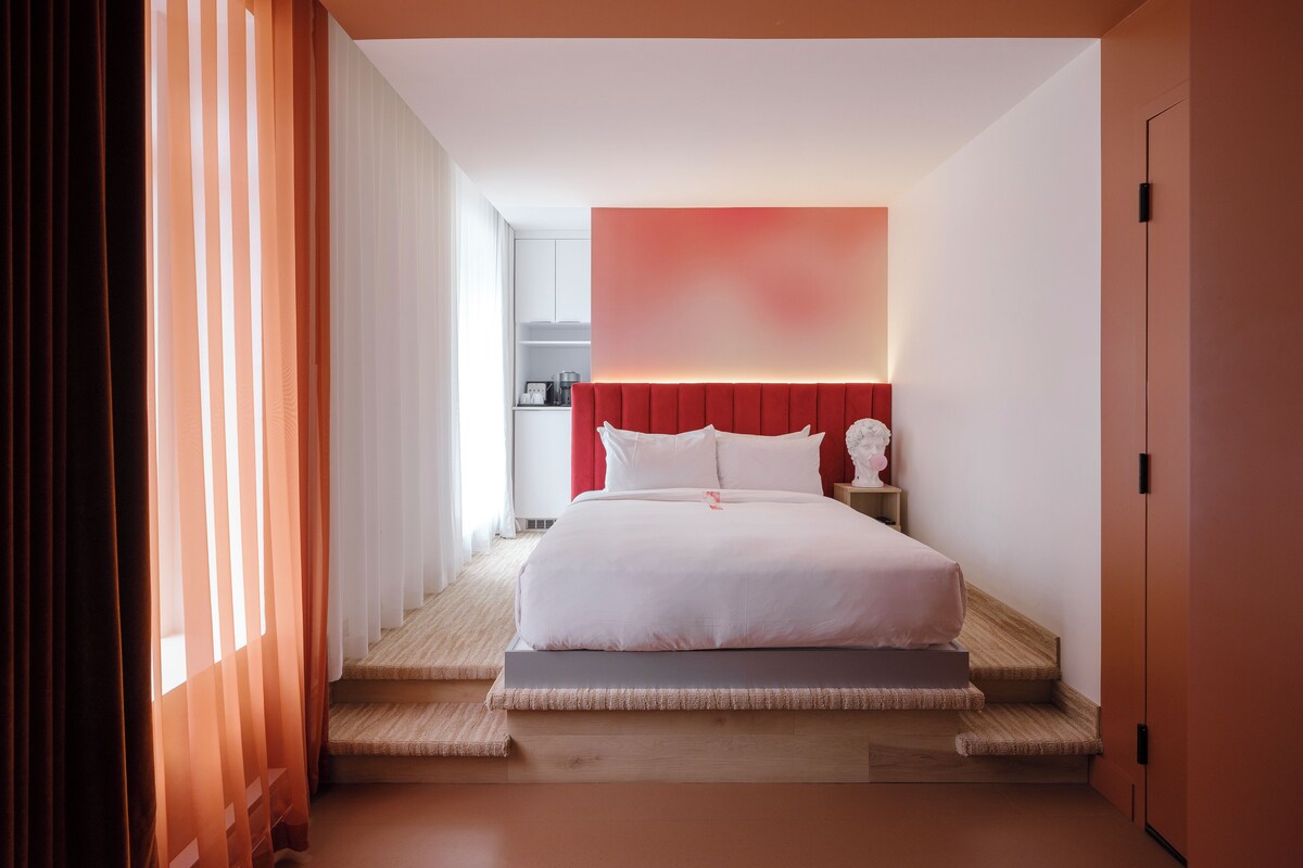 Designrum - 1 queensize-säng | Sängtillbehör av högsta kvalitet och duntäcken