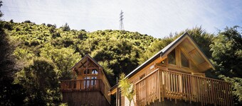 Nature based cabins 10mins from Nelson Group friendly 4 cabins & 2 bedroom house