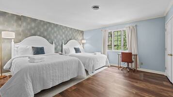 5 bedrooms, iron/ironing board, WiFi, bed sheets