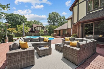 LuxeVilla Pool GameZone Sleeps14 Kid & Pet Friendly