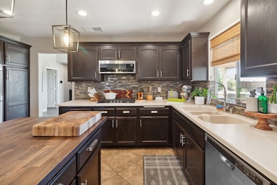 Stunning 4-bedroom 3-bath home with desert views