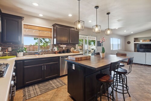 Stunning 4-bedroom 3-bath home with desert views