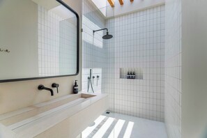 Villa | Bathroom