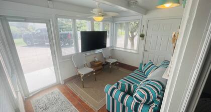 1BR beach getaway: pool, pier, sunset views. Full amenities. Near beach access.