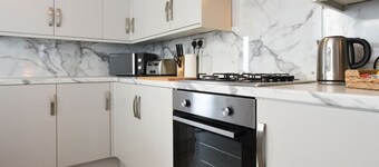 Stylish 3 Bedroom Getaway | City Central