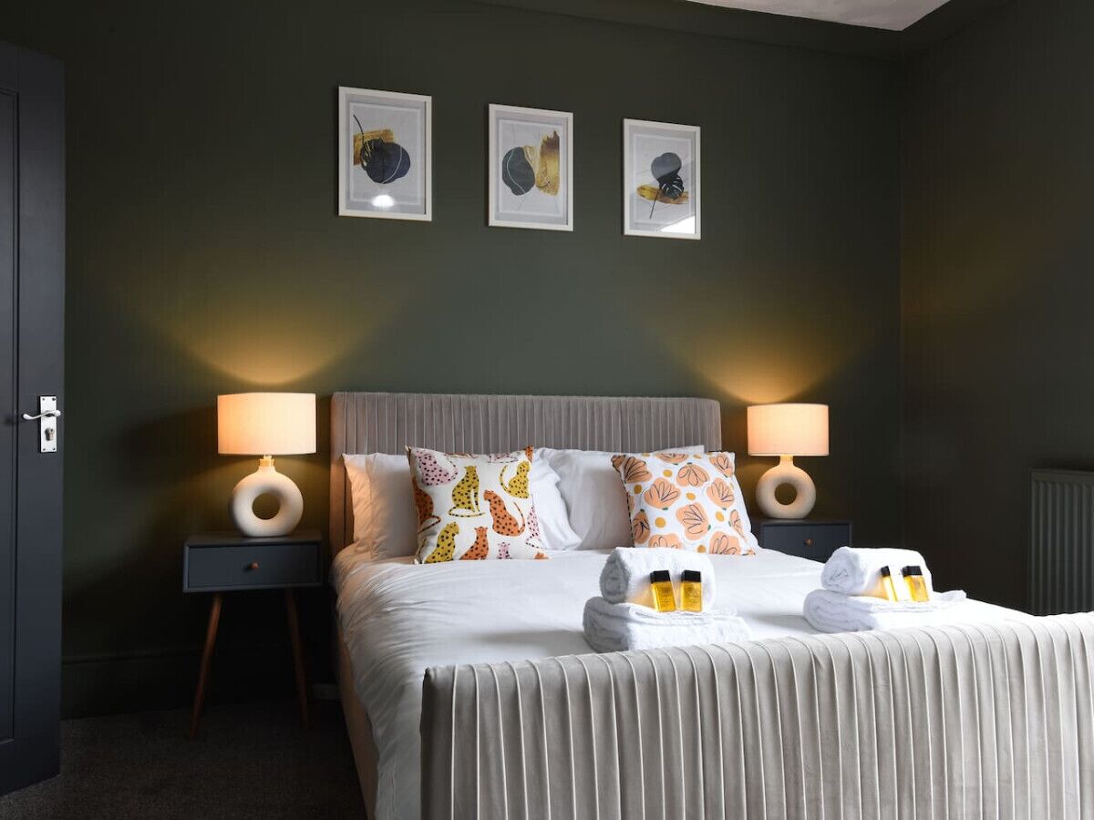 3 Schlafzimmer, Schreibtisch, Bügeleisen/Bügelbrett, Reisekinderbett