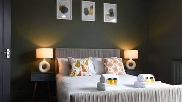 3 Schlafzimmer, Schreibtisch, Bügeleisen/Bügelbrett, Reisekinderbett