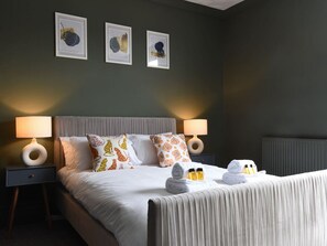 3 bedrooms, desk, iron/ironing board, travel cot - Stylish 3 Bedroom Getaway | City Central (Portsmouth)