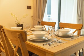 Makan di kamar