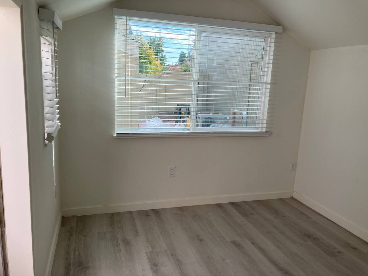 Private bedroom in a house with shared bathroom