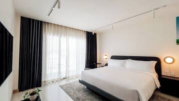 Premium bedding, minibar, in-room safe, desk