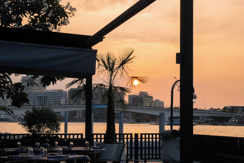 The StandardX Bangkok Phra Arthit