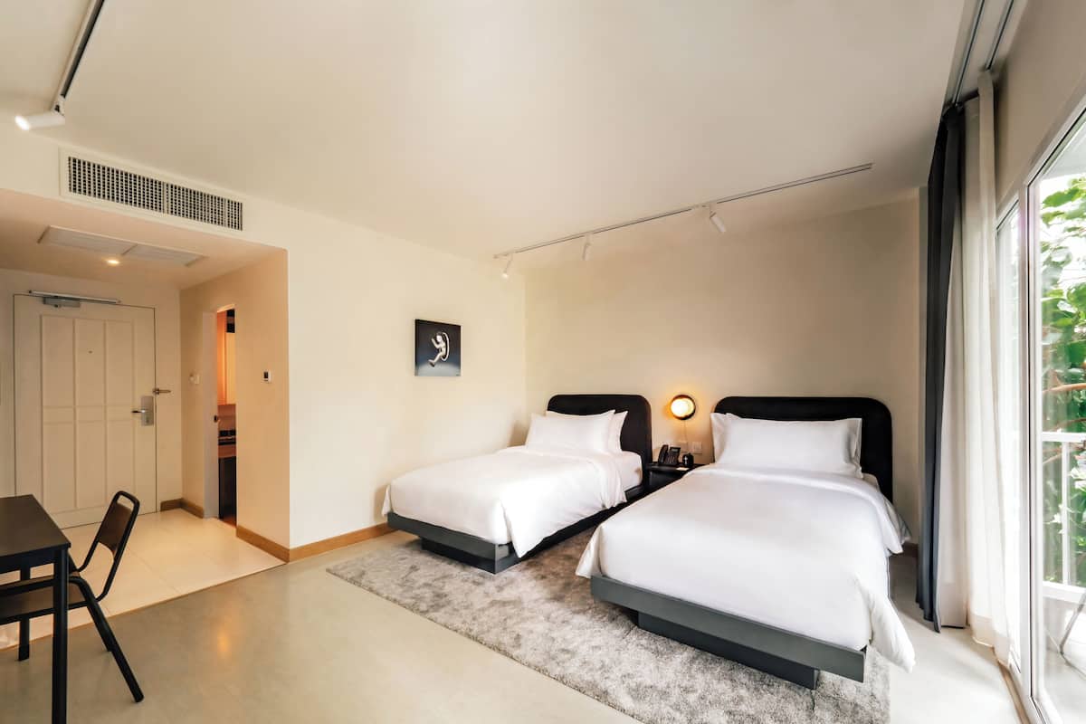 Premium bedding, minibar, in-room safe, desk