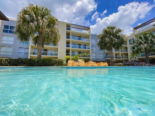 305-1 New with fantastic view of the swimming pool