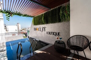 2 albercas al aire libre 