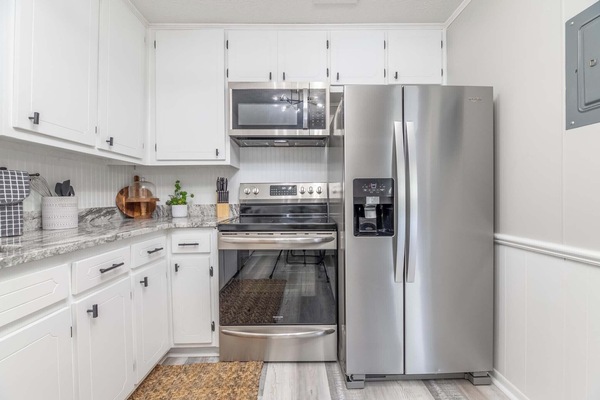 Frigorifero, microonde, forno, piano cottura