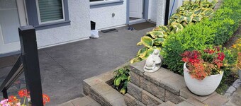 Spacious 3-bedroom Suite in fabulous Surrey Wi-Fi, EV Charging, Basketball Court