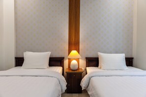 Tvåbäddsrum Deluxe - utsikt mot staden | Memory foam-madrasser, minibar, ljudisolering och gratis wi-fi