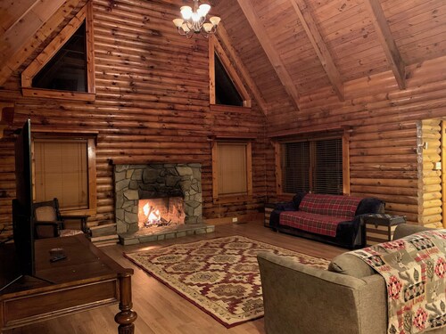 Majestic Tranquil 3-bedroom cabin for a relaxing getaway