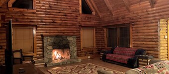 Majestic Tranquil 3-bedroom cabin for a relaxing getaway