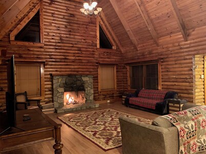 Majestic Tranquil 3-bedroom cabin for a relaxing getaway