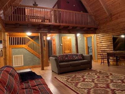 Majestic Tranquil 3-bedroom cabin for a relaxing getaway