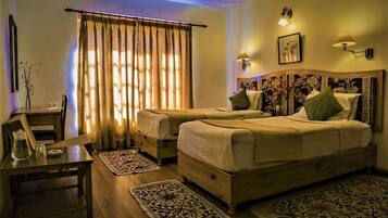 Standard Room, Garden View | Desk, free WiFi
