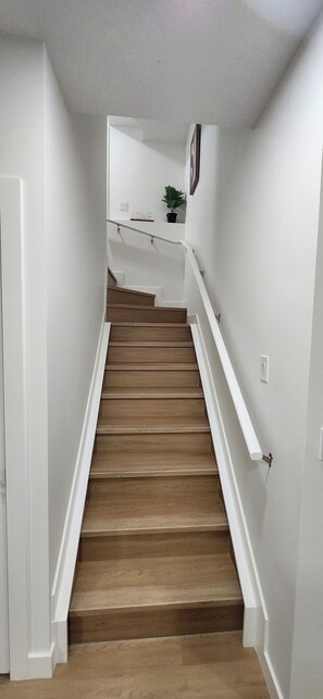 Interior - Modern 2-Bedroom Basement Suite in Charming Edmonton SW Community with Wifi & TV (Edmonton)