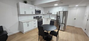 Réfrigérateur, micro-ondes, lave-vaisselle