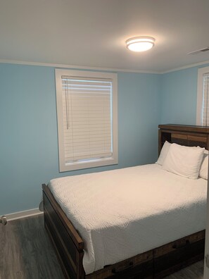 4 bedrooms, free WiFi, bed sheets - 4-bedroom house 100 yards from the water in North Myrtle Beach - outdoor space (North Myrtle Beach)