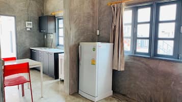 ๋๋ญ์ค ๋๋ธ๋ฃธ | ๊ฐ์ค ๋ด ๊ธ๊ณ , ์ฑ
์, ๋
ธํธ๋ถ ์์
 ๊ณต๊ฐ, ์๋ง ์ปคํผ