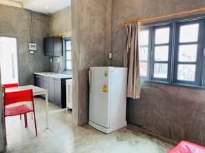 Deluxe Double Room | In-room safe, desk, laptop workspace, blackout drapes