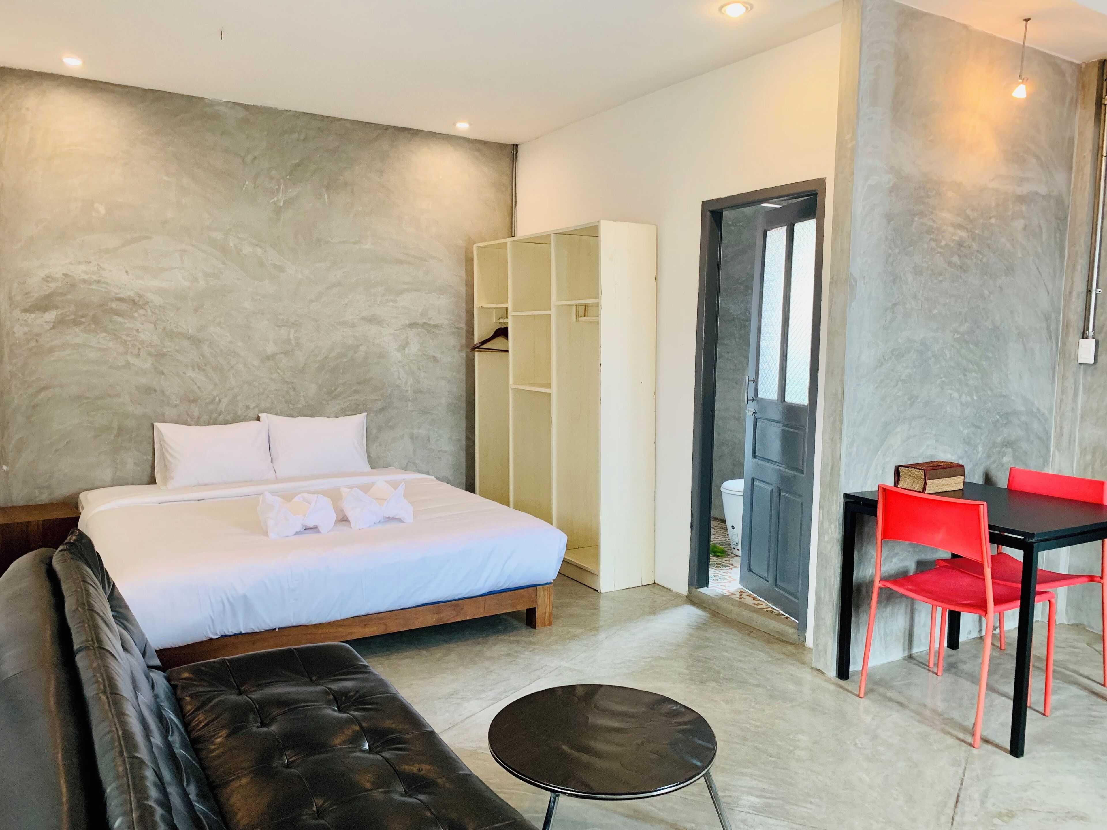Deluxe Double Room | In-room safe, desk, laptop workspace, blackout curtains