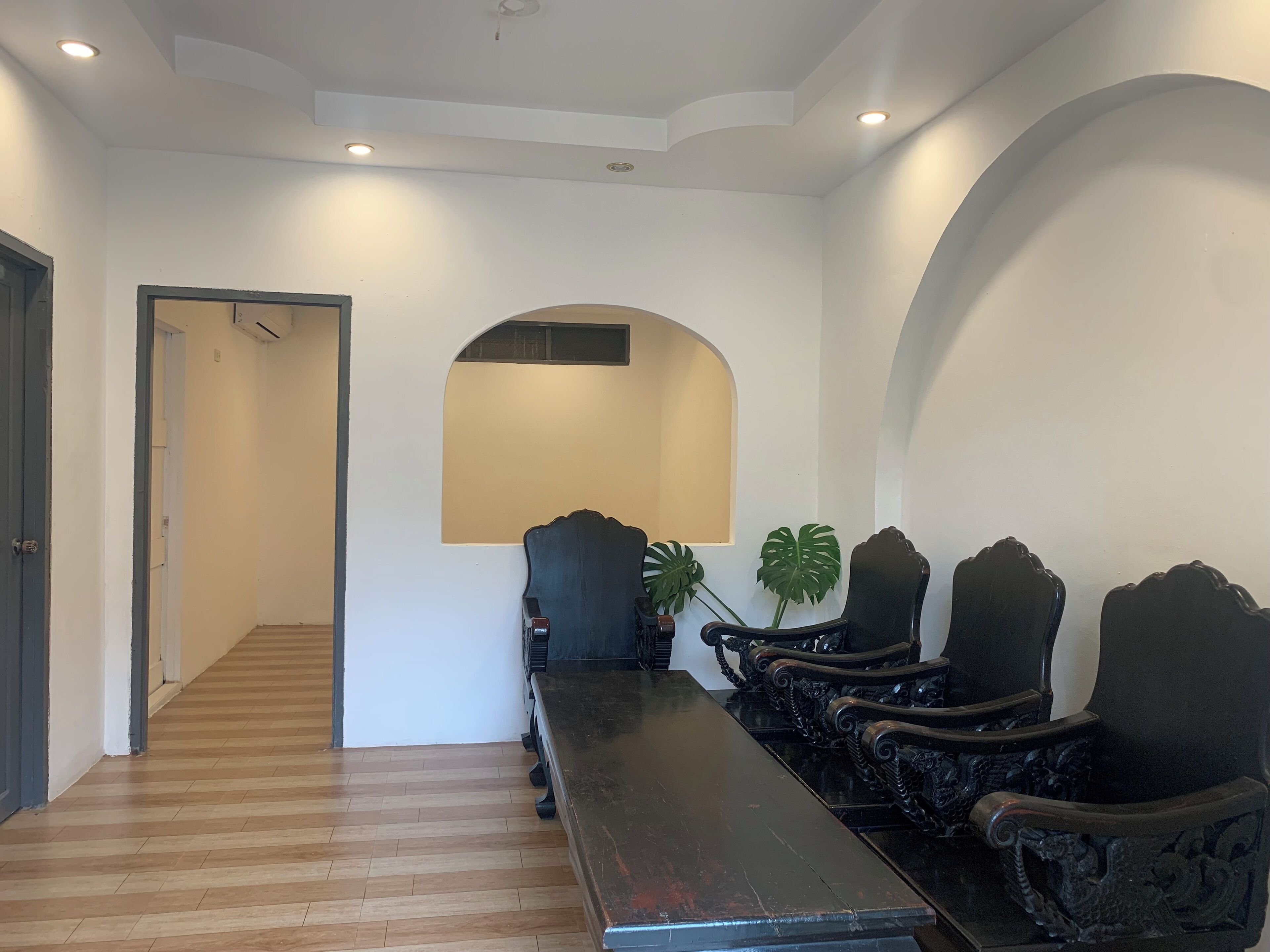 Caja de seguridad en la habitación y escritorio 