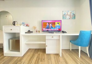 Deluxe Room | Premium bedding, free minibar items, in-room safe, desk - Ballantine Hotel Phu My Hung SECC (Ho Chi Minh City)