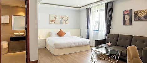 Luksusrom | Sengetøy av topp kvalitet, minibarvarer (inkludert) og safe på rommet