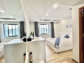 أغطية فراش متميزة ومأكولات ومشروبات مجانية في الميني بار