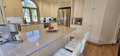 Nature's Blissful Haven - King Bed, Outdoor Patio