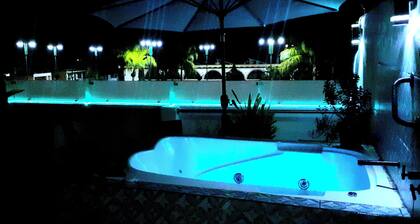 Beautiful 1 - Bed Apartment with a privated Solarium.