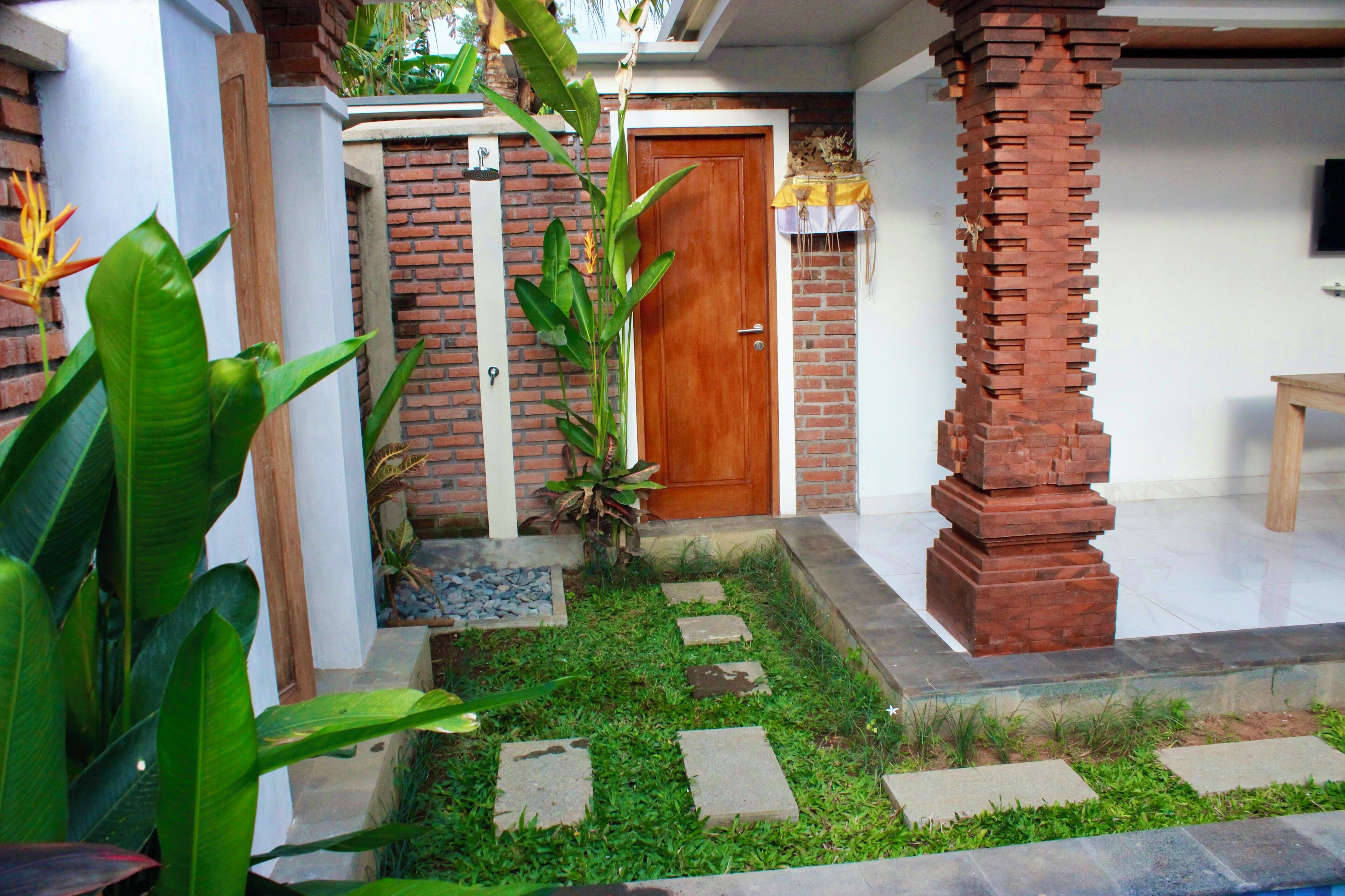 로맨틱 스위트, 수영장 전망 | 정원 전망