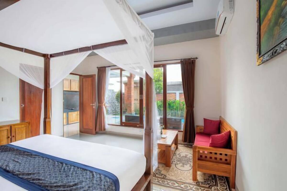 In-room safe, desk, laptop workspace, blackout curtains