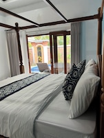 Family Villa | In-room safe, desk, laptop workspace, blackout drapes