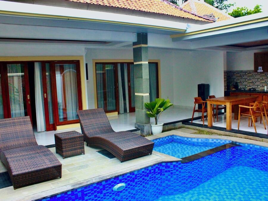 Family Villa | Living area | Flat-screen TV