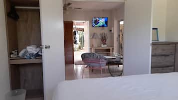 2 bedrooms, iron/ironing board, bed sheets