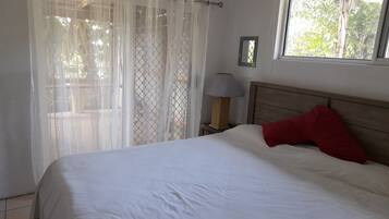 2 bedrooms, iron/ironing board, bed sheets