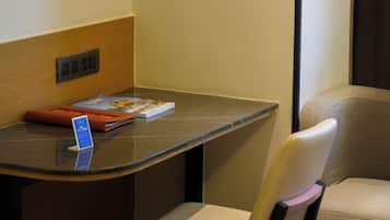 Chambre Premium, 1 lit double | Minibar, coffres-forts dans les chambres, rideaux occultants