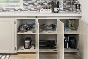 Micro-ondes, four, plaque de cuisson, lave-vaisselle