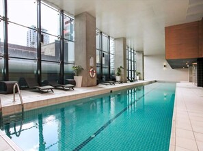 Indoor pool - Experda two bedroom Corporate Suites (Melbourne)