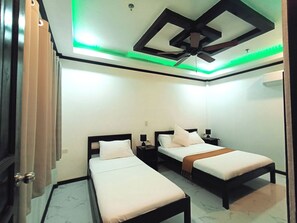 Family Suite, Garden View | Desk, free WiFi - Hotel Oasis Port Barton (San Vicente)