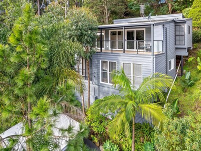 Treetop Terrigal Retreat | Pets, 4BR, Beach Walk